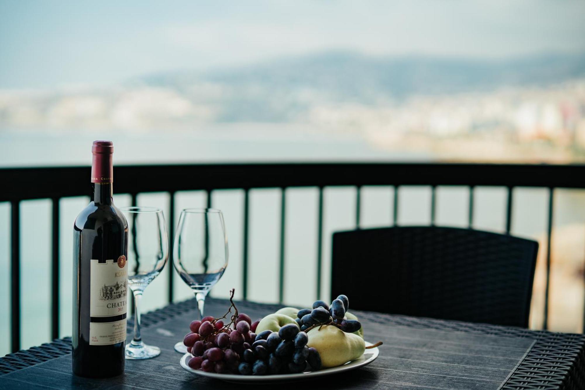 Holiday Suites Hotel & Beach Resort Jounieh Exteriör bild