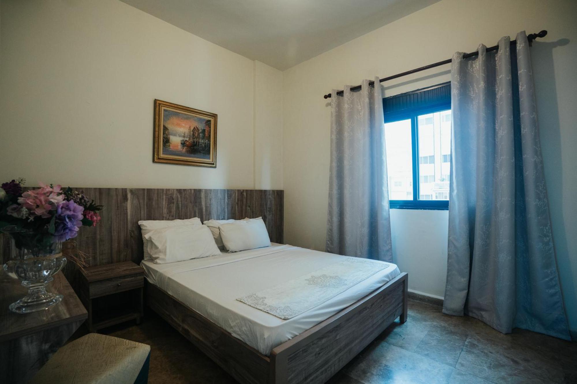 Holiday Suites Hotel & Beach Resort Jounieh Exteriör bild