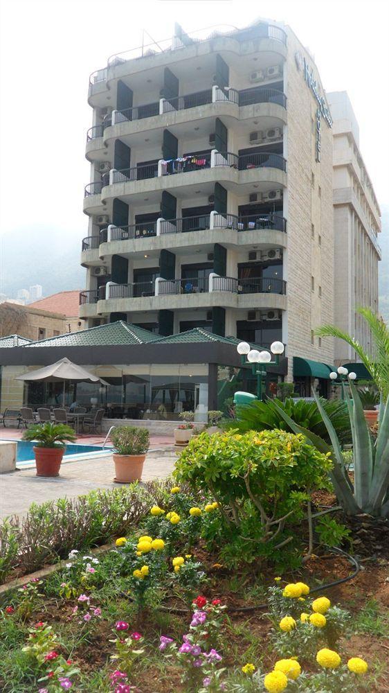 Holiday Suites Hotel & Beach Resort Jounieh Exteriör bild