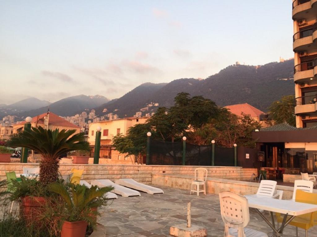 Holiday Suites Hotel & Beach Resort Jounieh Exteriör bild