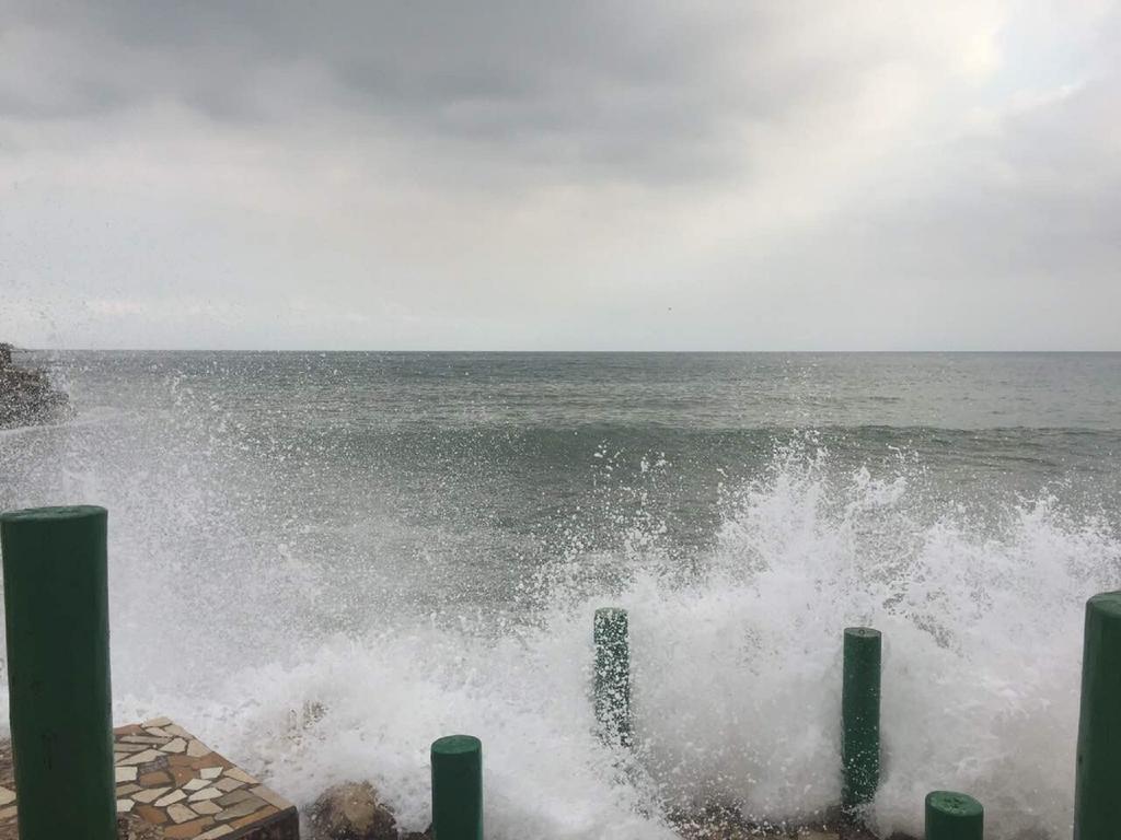 Holiday Suites Hotel & Beach Resort Jounieh Exteriör bild