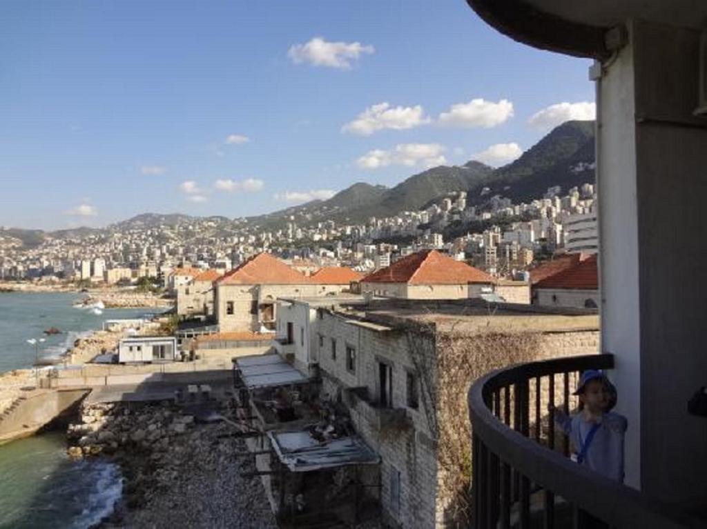 Holiday Suites Hotel & Beach Resort Jounieh Exteriör bild