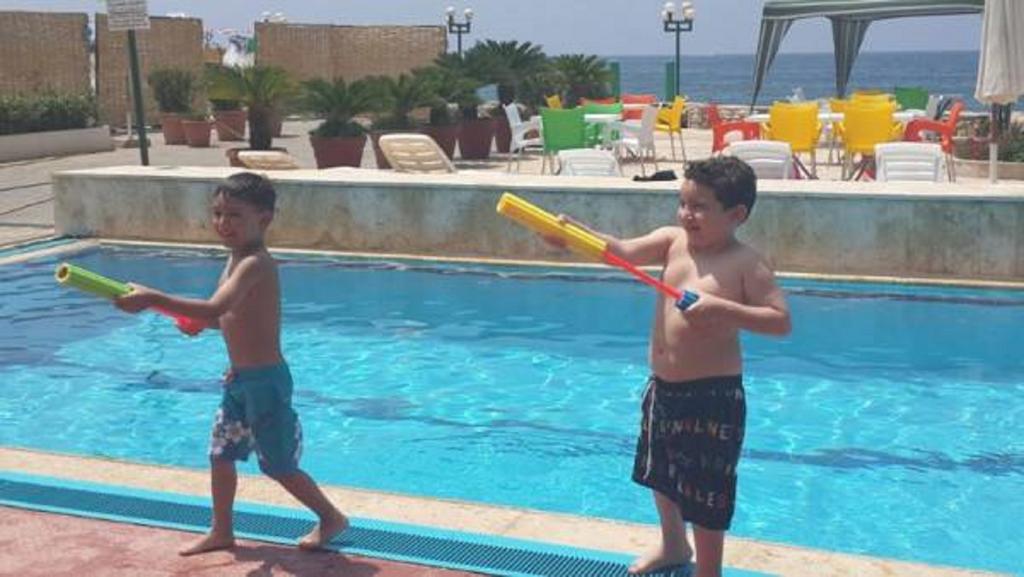 Holiday Suites Hotel & Beach Resort Jounieh Exteriör bild