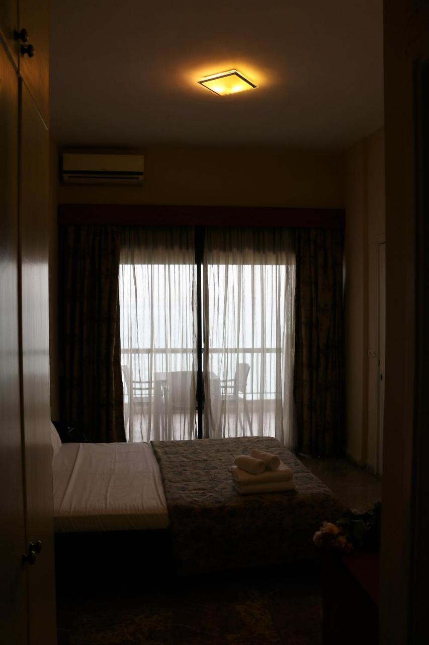 Holiday Suites Hotel & Beach Resort Jounieh Exteriör bild