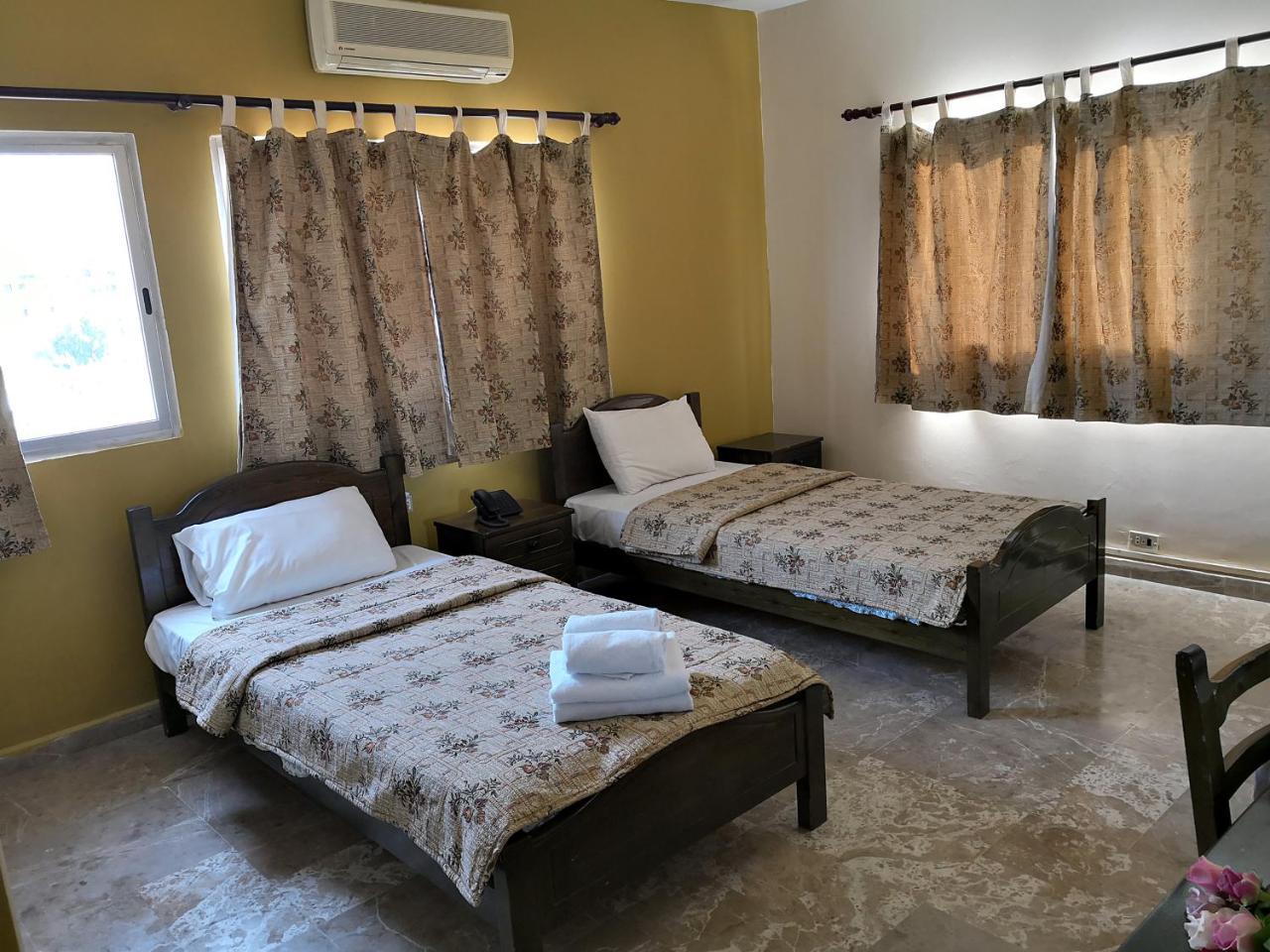 Holiday Suites Hotel & Beach Resort Jounieh Exteriör bild