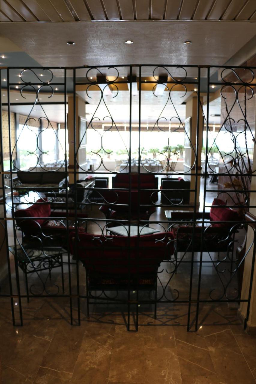 Holiday Suites Hotel & Beach Resort Jounieh Exteriör bild