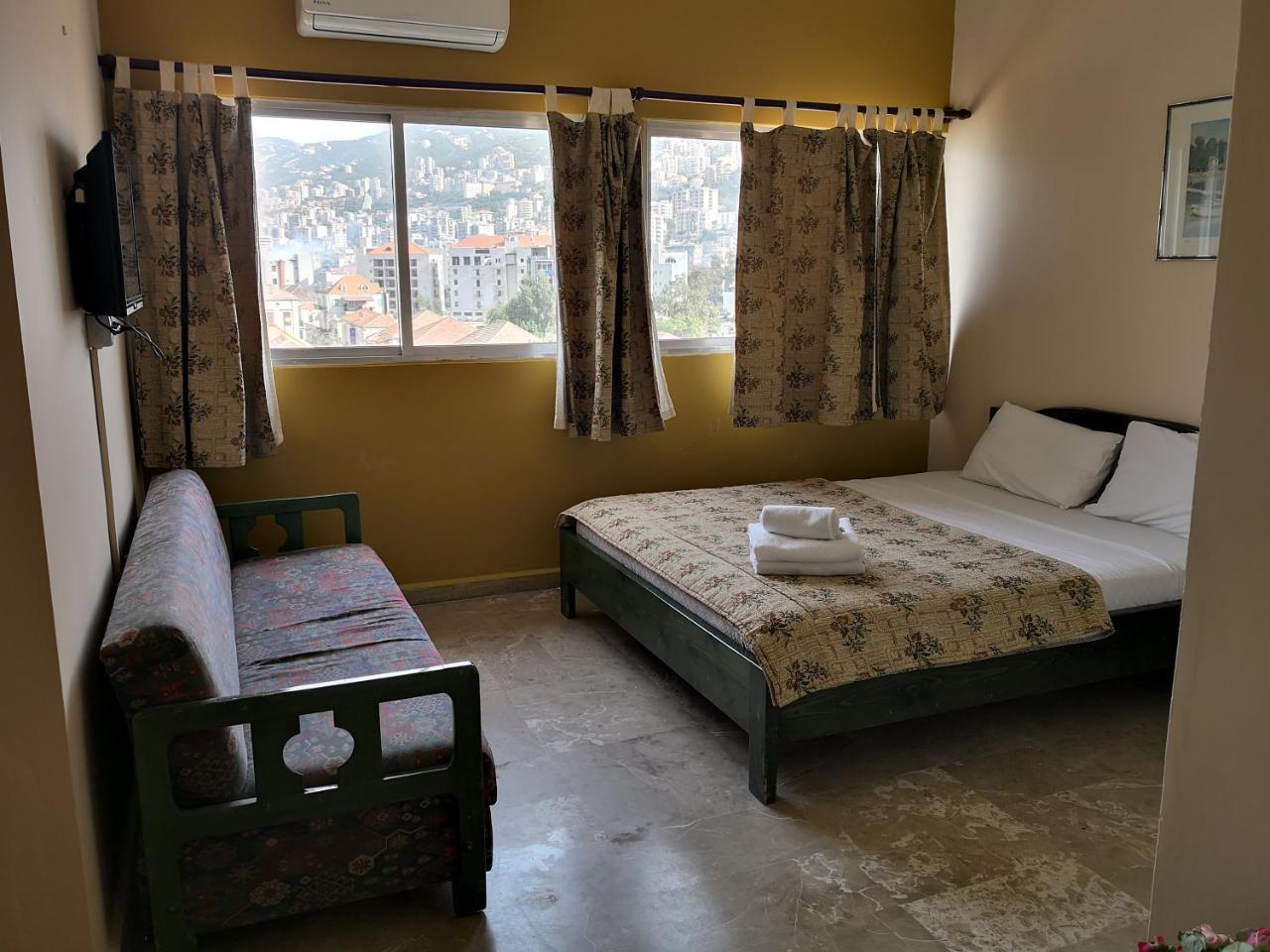 Holiday Suites Hotel & Beach Resort Jounieh Exteriör bild