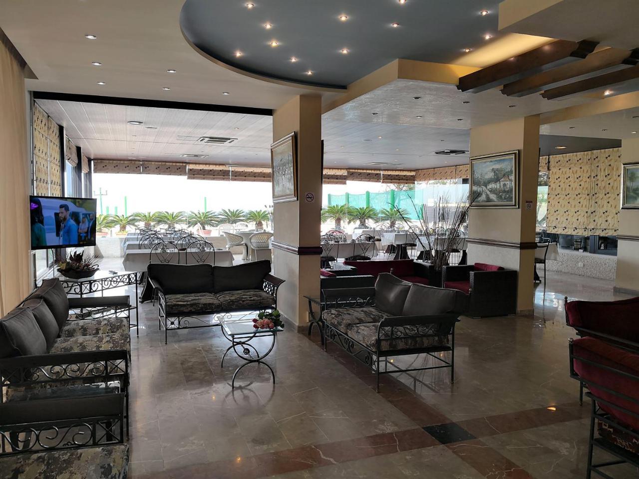 Holiday Suites Hotel & Beach Resort Jounieh Exteriör bild