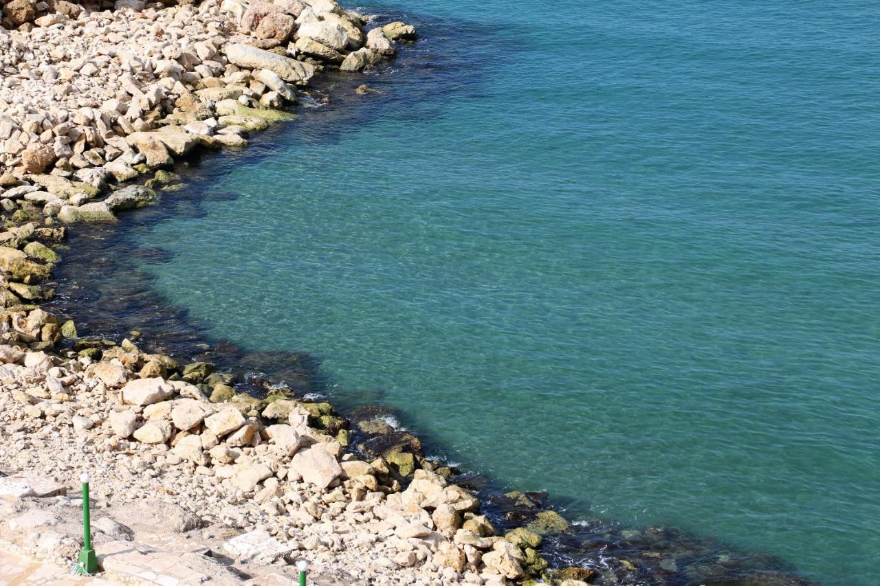 Holiday Suites Hotel & Beach Resort Jounieh Exteriör bild