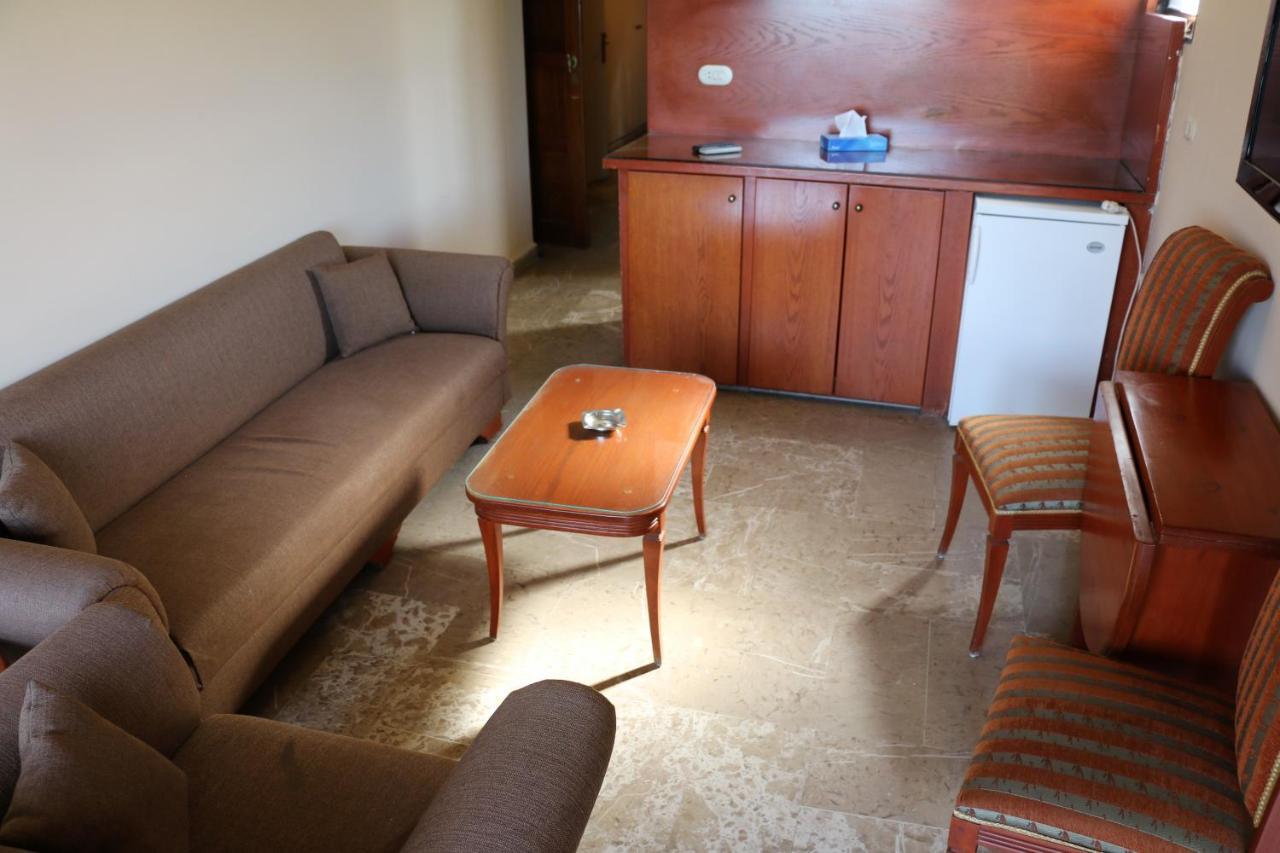 Holiday Suites Hotel & Beach Resort Jounieh Exteriör bild