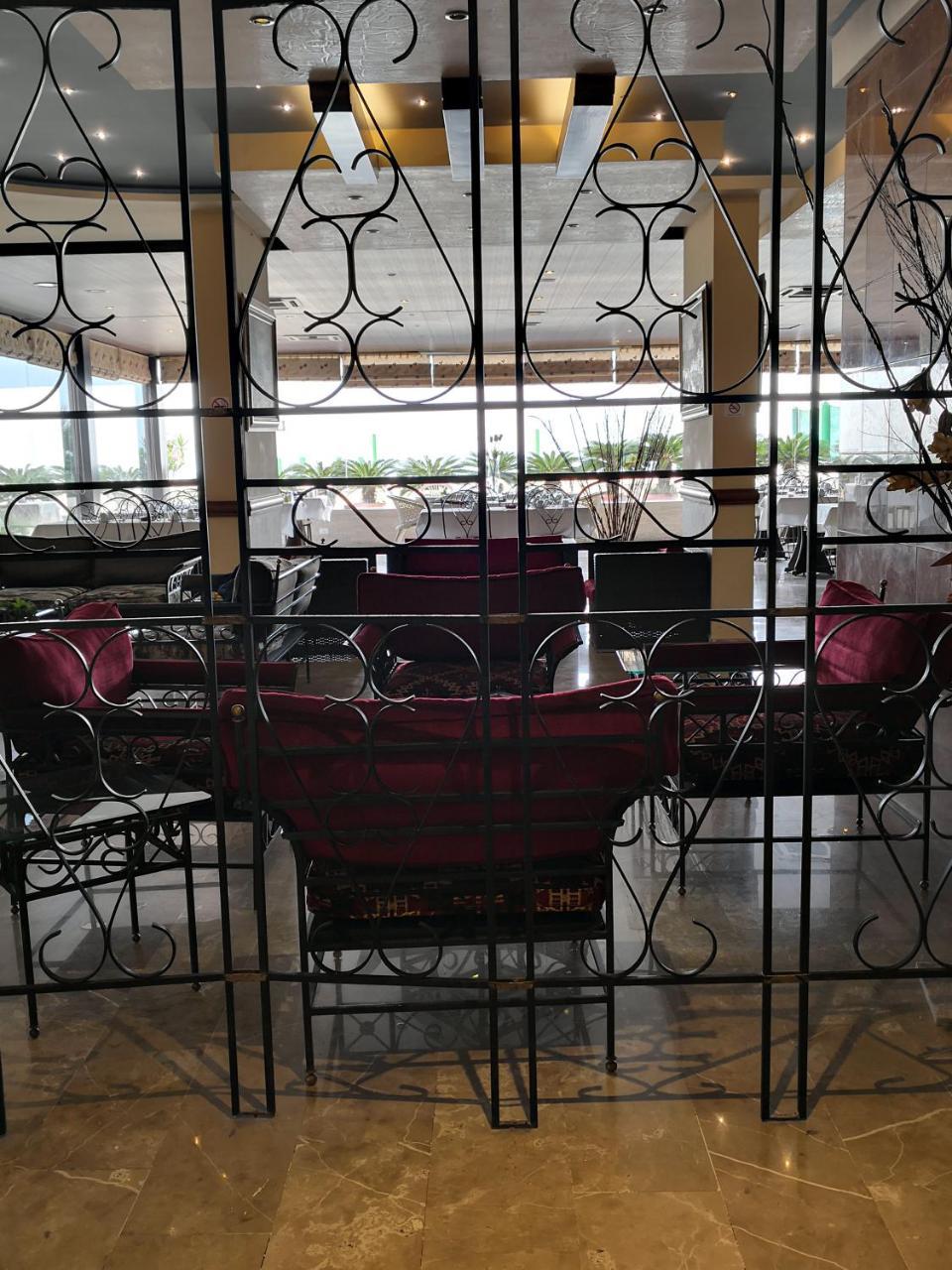 Holiday Suites Hotel & Beach Resort Jounieh Exteriör bild