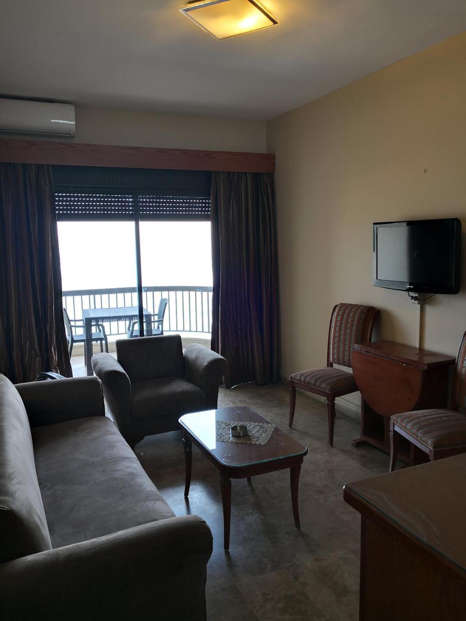 Holiday Suites Hotel & Beach Resort Jounieh Exteriör bild