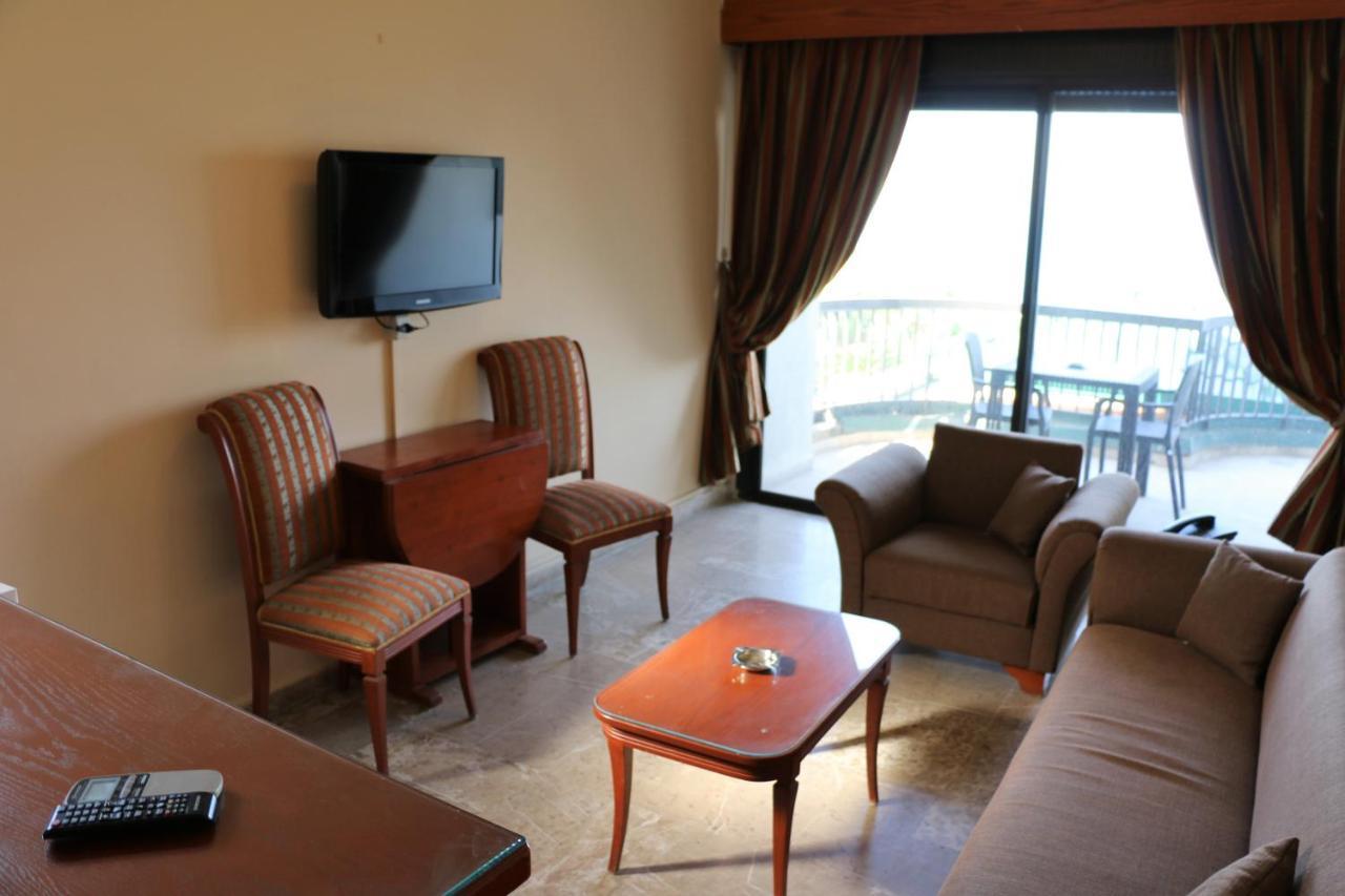 Holiday Suites Hotel & Beach Resort Jounieh Exteriör bild